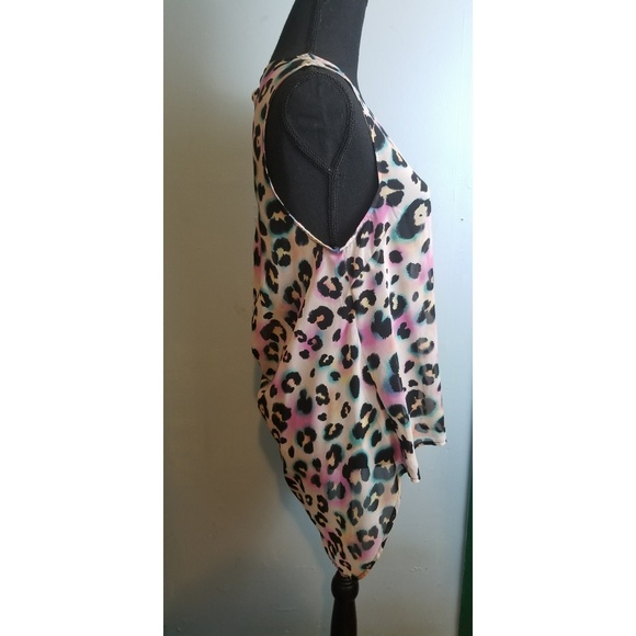 Cheetah Print HiLo Top - Picture 2 of 2